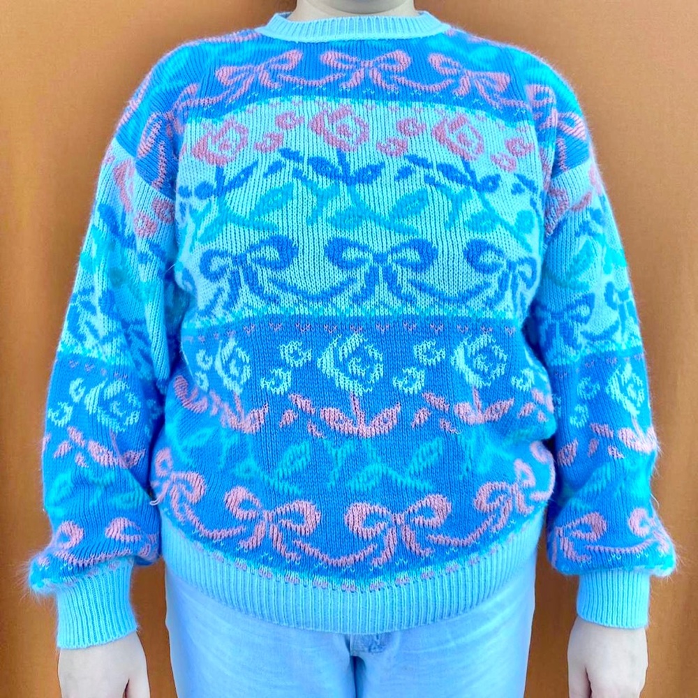 Vintage 90s pastel blue & pink roses sweater 🌹